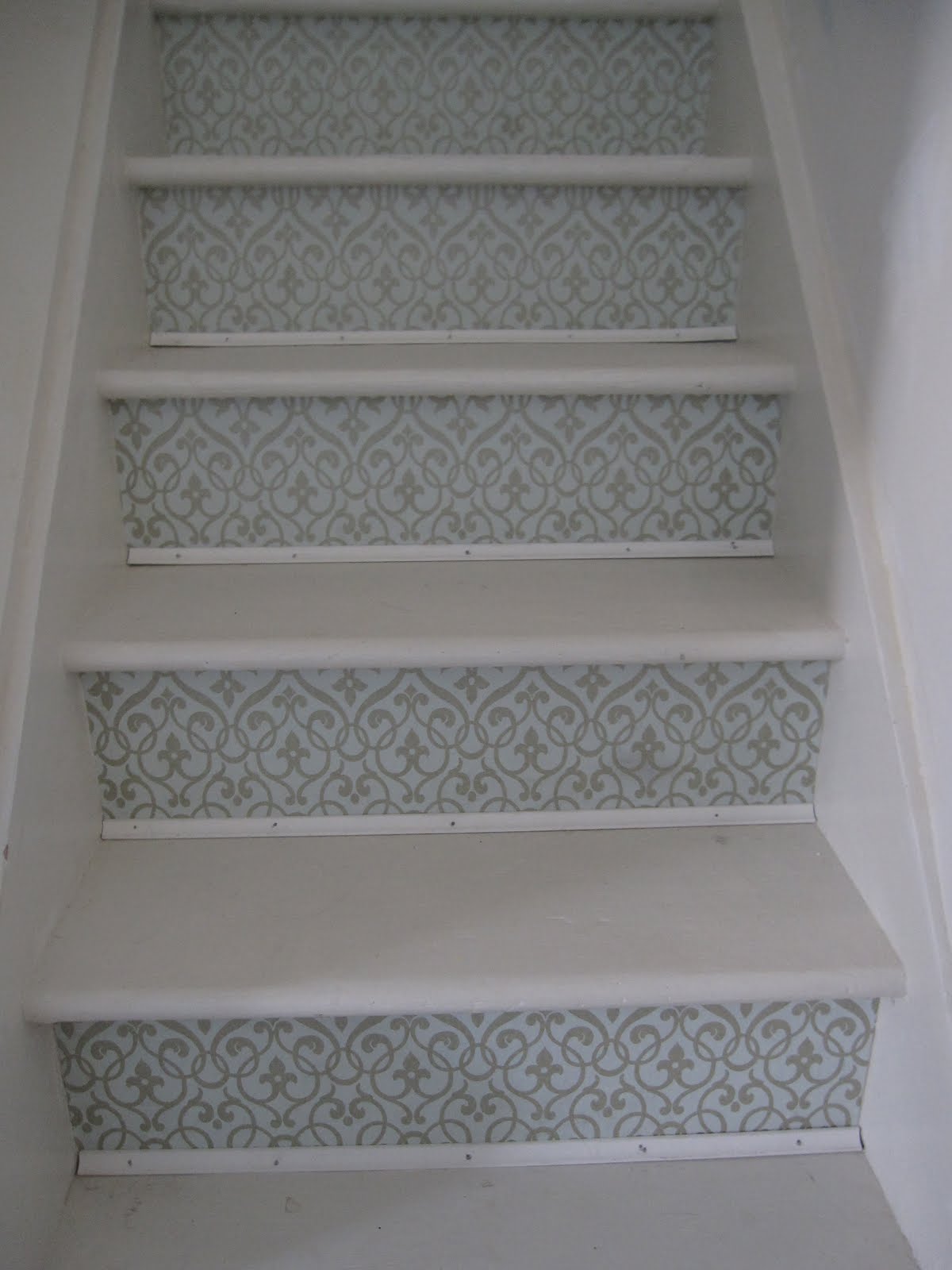 Here is a close up of the stair risers. Pretty! Pretty! Pretty!