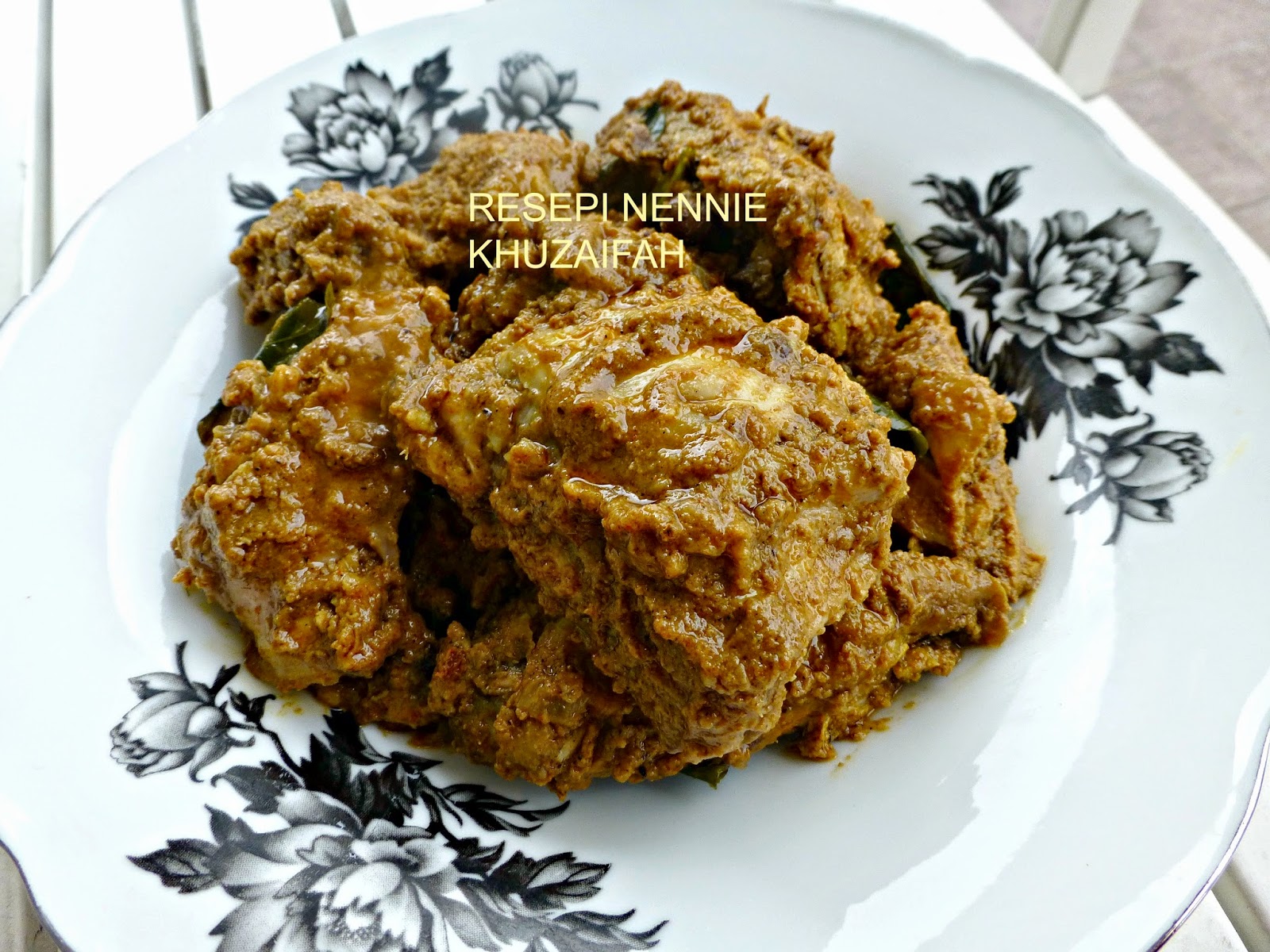 RESEPI NENNIE KHUZAIFAH: Rendang kari ayam kampung salai