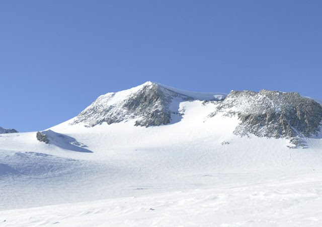 Gunung Paling Tinggi di dunia Vinson Massif