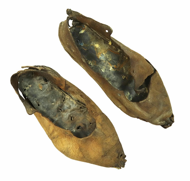 Ζευγάρι παιδικών παπουτσιών από τη Βινδολάντα, Αγγλία, 85-410 μ.Χ. [Credit: The Vindolanda Trust/British Museum]