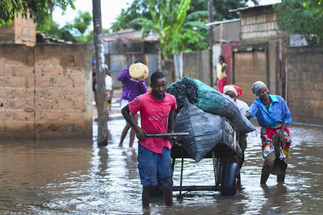 Chuvas fortes em Maputo mostram o "dilema de todos os anos" para quem vive na periferia