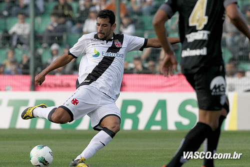 Vasco empata com Figueirense, no provável adeus de Diego Souza