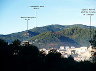 Vistes de la Penya Bruguera i la Penya del Moro sobre Torrelles de Llobregat