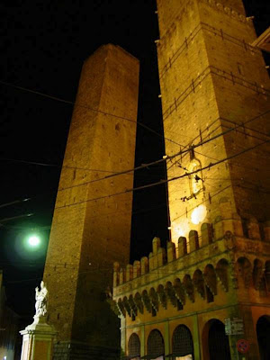 bologna,falling towers,Italy wallpapers,italy pictures