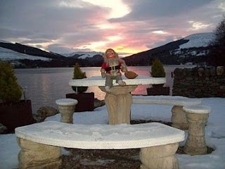 New Year Cottage on Loch Earn in 3 acre gardens- free tickets to village