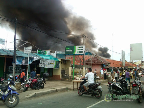 foto kebakaran pasar kertasemaya 2