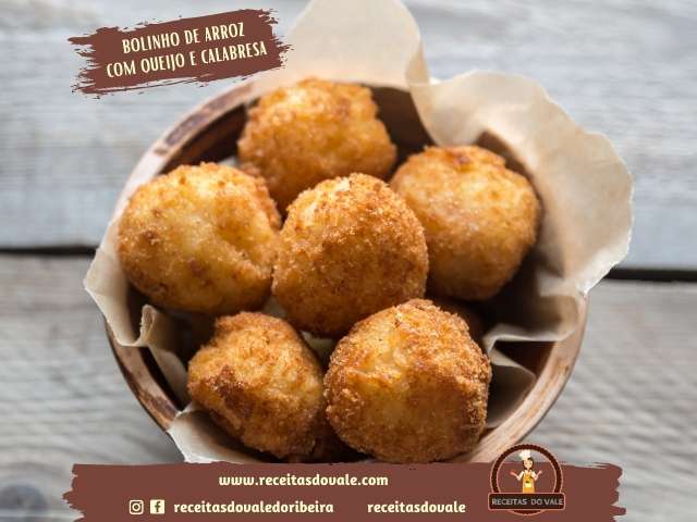 Receita de Bolinho de Arroz com Queijo e Calabresa