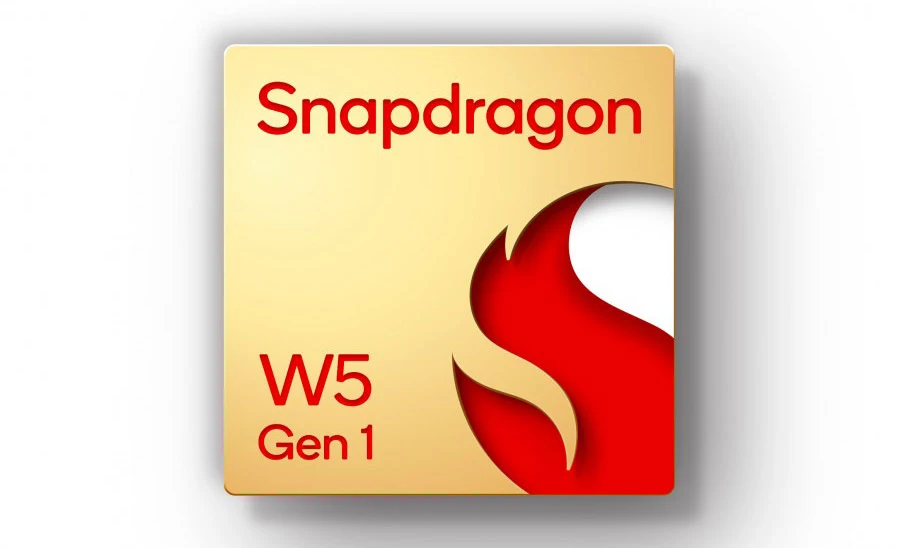 تدعم رقاقة W5+ عمر أطول للبطارية بنسبة 50%، ويشغل المعالج مساحة أقل بنسبة 30% من الجيل السابق.  أيضاً تعاونت Qualcomm مع جوجل لتحسين آداء المعالج مع نظام Wear OS، ويختلف معالج Snapdragon W5 عن W5+ Gen 1 في معالج AON المساعد الذي يدعم إصدار Pro، حيث لا تتطلب رقاقة Snapdragon W5 Gen 1 قدرة إضافية في الطاقة لذا لا تتضمن معالج AON المساعد.