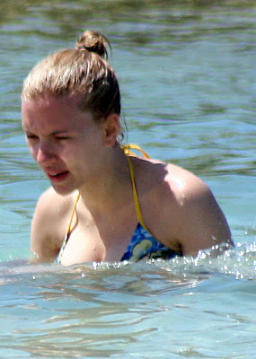 Scarlett Johansson looks fantastic in a bikini