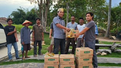 Ketua KNPI Lampung Iqbal Terus Bergerak Bagikan Migor di Desa Jati Mulyo Lamsel