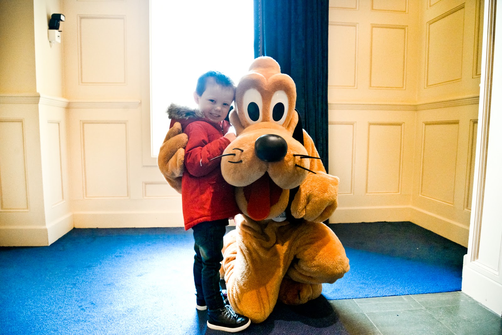 meeting pluto, first time at disneyland paris, disneyland paris travel blog, disneyland, disneyland paris highlights, disneyland paris must do, vegetarians at disneyland paris, 