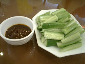 Jiaoziying Dongbei Dumpling Restaurant Shenzhen 饺子营 东北菜 餐馆 深圳 cucumber dipped in bean sauce 沾酱黄瓜