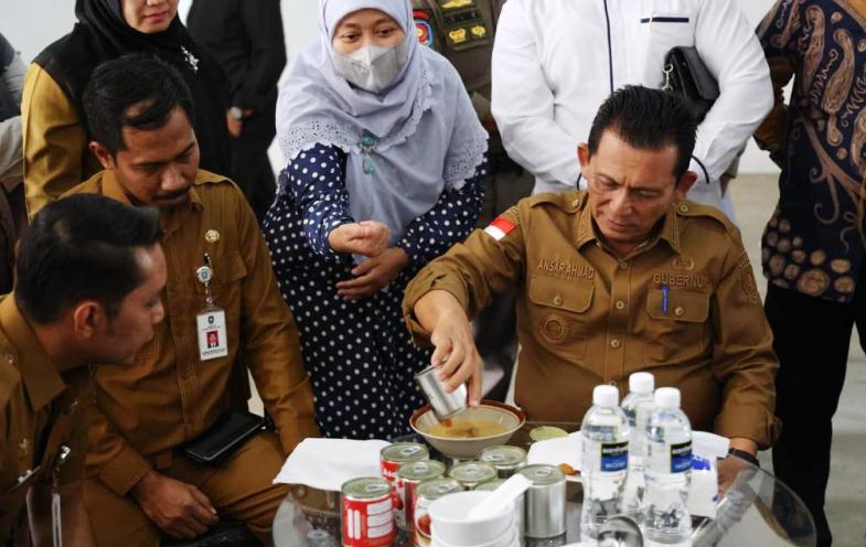 Gubernur Tinjau  Pusat Sterilisasi Produk Makanan di Batam Center