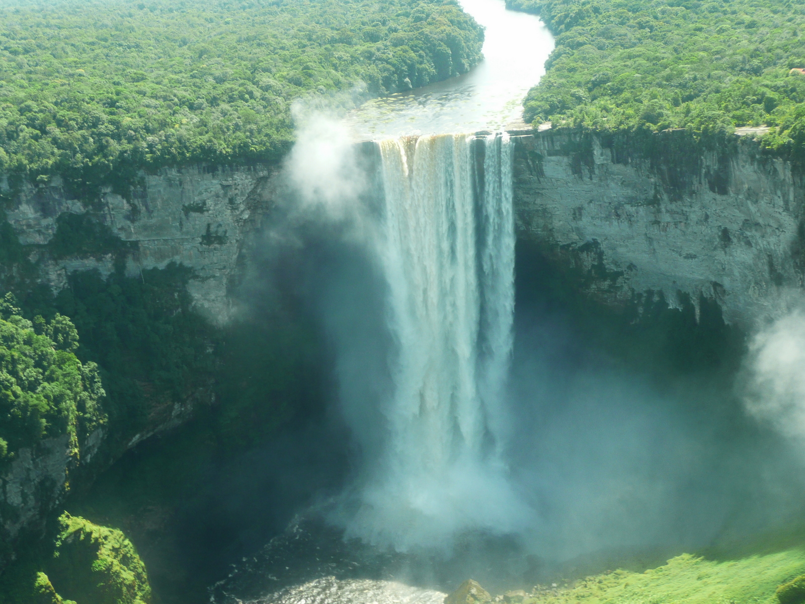 Download this Kaieteur Falls Guyana picture