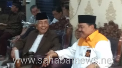 AJD ; Milad 82 tahun Gurutta KH M Sanusi Baco Dikunjungi oleh salah satu santrinya 