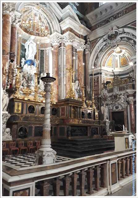 Napoli; Palazzo Sanseverino; Chiesa del Gesù Nuovo; Igreja barroca