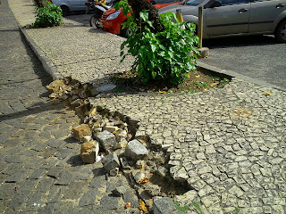 Largo de Sant´Anna precisa de reparos urgentes