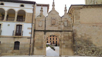 Los Arcos, Navarra Puerta y Muralla medieval Los Arcos