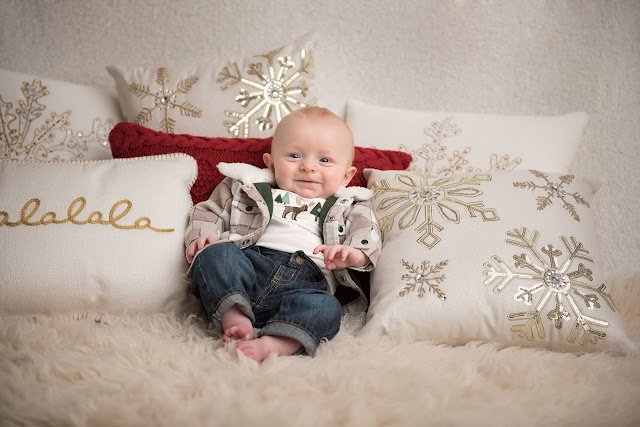 Christmas Minis sessions for a stress free Christmas Card Photo in DeKalb, Sycmaore , IL