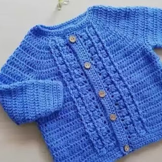 Delicada Chaquetica Azulita de Bebé a Crochet
