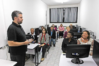 Faetec RJ oferece curso gratuito de redes sociais para idosos