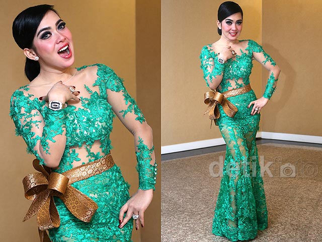 30 Model Kebaya Modern Artis Untuk Pesta WEDDING 