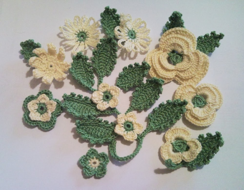 mélange fleurs feuilles au crochet