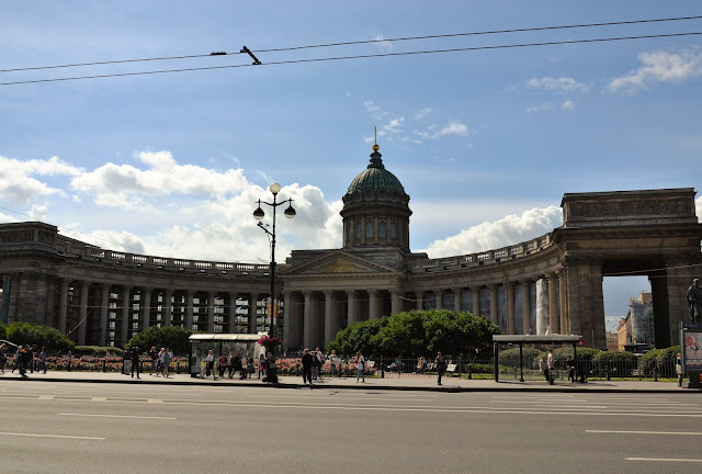 foto da fachada da Catedral de Kazan  