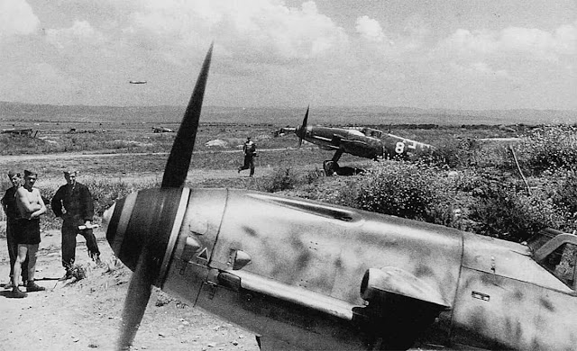 Стандартное вооружение основного немецкого истребителя Мессершмитт Bf 109G по размещению и калибру было подобно Як-3 – мотор-пушка и два синхронных крупнокалиберных пулемета 