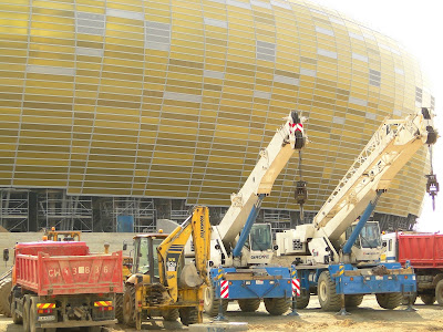 Maszyny, koparka, dźwig na Baltic Arena