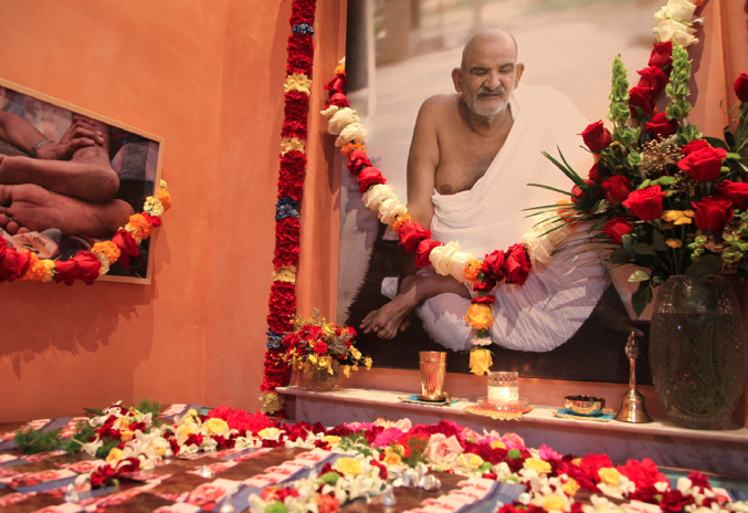 Neem Karoli Baba | Neem Karoli Baba Ashram | Neem Karoli Baba Quotes | Neem Karoli Baba Temple | Neem Karoli Baba Images - Statusimagess