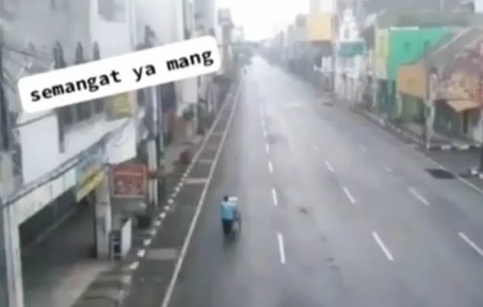  Haris Azhar mengungkapkan kondisi masyarakat kalangan bawah setelah Virus Corona masuk di Nasib Warga Kelas Bawah akibat Corona: Kerja Mati, Enggak Kerja Mati