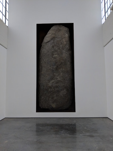 Майкл Хейзер "Негативний Мегаліт".Dia:Beacon. Бікон.Нью-Йорк (Negative Megalith, Michael Heizer. Dia: Beacon, Beacon, NY)