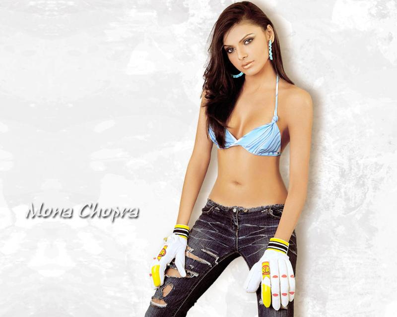 mona-chopra-spicy-stills-30.jpg