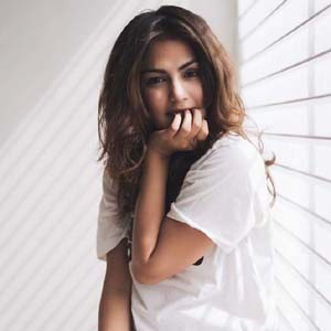 Rhea Chakraborty Photos