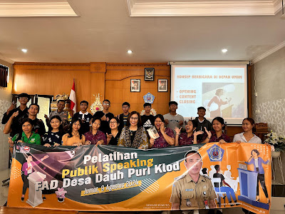 Santy Sastra Menginspirasi Generasi Muda melalui Pelatihan Public Speaking di Desa Dauh Puri Kelod