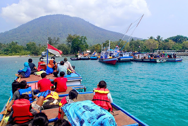 http://www.liataja.com/2014/09/indahnya-wisata-ke-pulau-sebesi-Tempatnya-Gunung-Anak-Krakatau.html