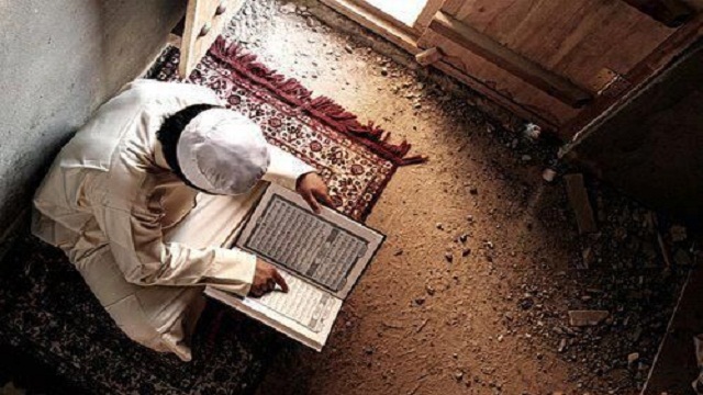 A kid reading Quran