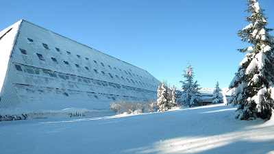 hotel-prekriven-snegom-jeftino-zimovanje-u-srbiji