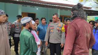 Kapolres Bima AKBP Hariyanto SH, SIK, Gandeng Mahasiswa Kunjungi Ponpes Al- Waffa