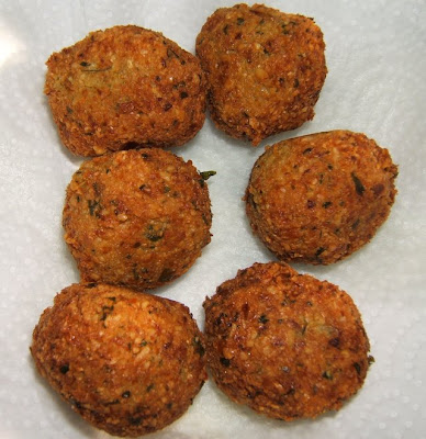 Croquetas de garbanzos y su salsa de yogurt / Falafel et sa sauce au yaourt