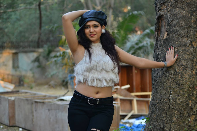 Radhika Patil armpits and navel pics 