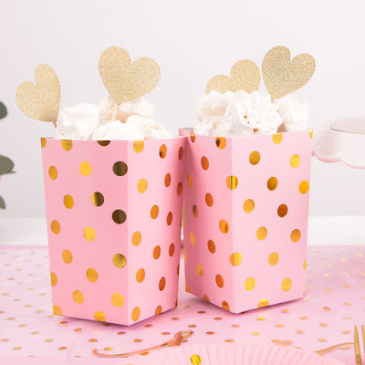 https://www.pinkdrink.pl/sklep,115,13468,pudelka_na_popcorn_slodycze_gold_dots_pink_4szt.htm