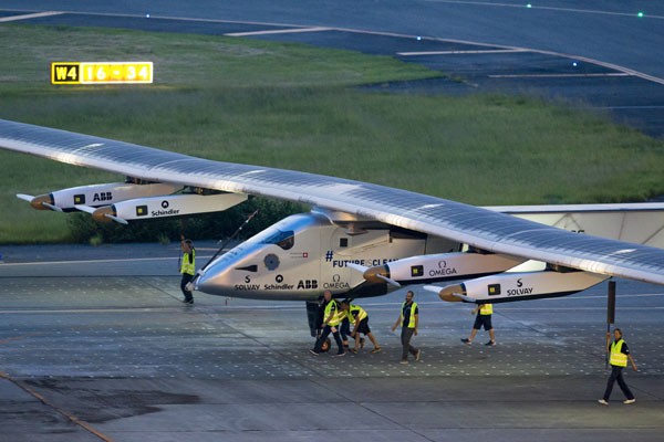 Pesawat Tenaga Surya Solar Impulse 2 sukses terbang 16 jam nonstop.jpg