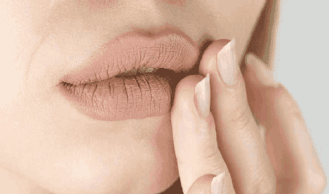 How To Apply Lips Makeup Step by Step With Pictures