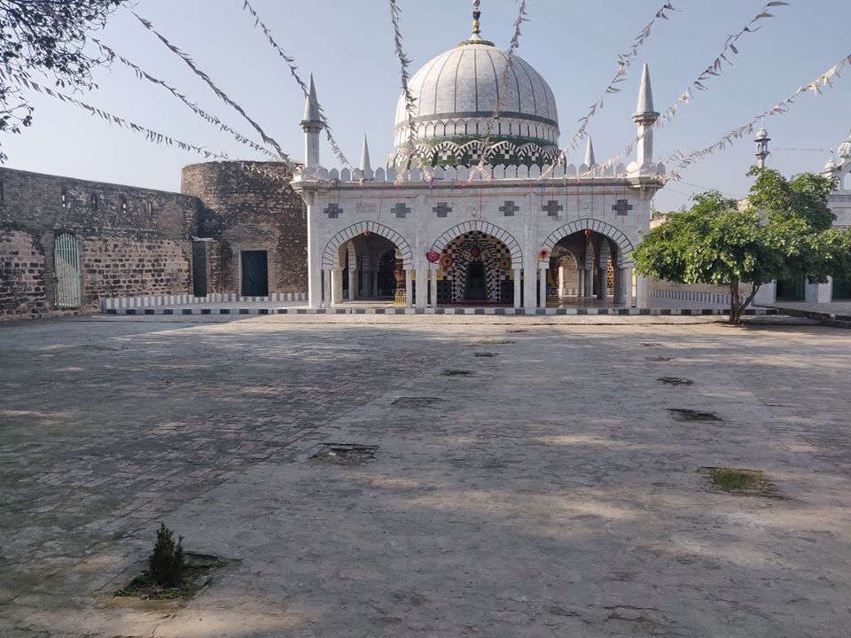 shrine of Abdul Hakeem. Sangni Fort In Rawalpindi. Fort in Punjab