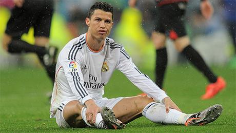  Chấn thương của Ronaldo khiến HLV Zidane hết sức lo lắng