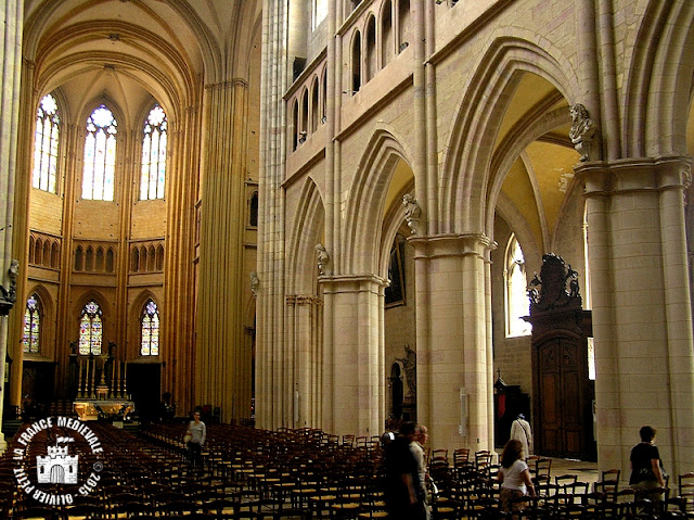 DIJON (21) - Cathédrale Saint-Bénigne (XIIe-XVe siècles) (Intérieur)