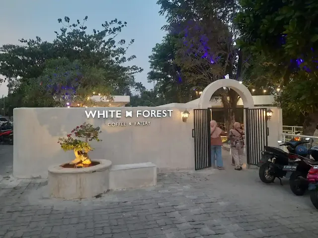 White Forest Pamulang Square