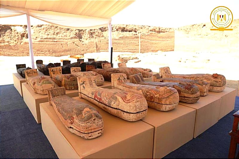 Centenares de sarcófagos egipcios descubiertos en Saqqara